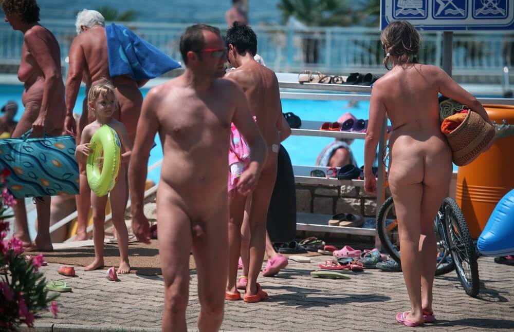 [OnnDL] Daytime Nudists Chill Out photos