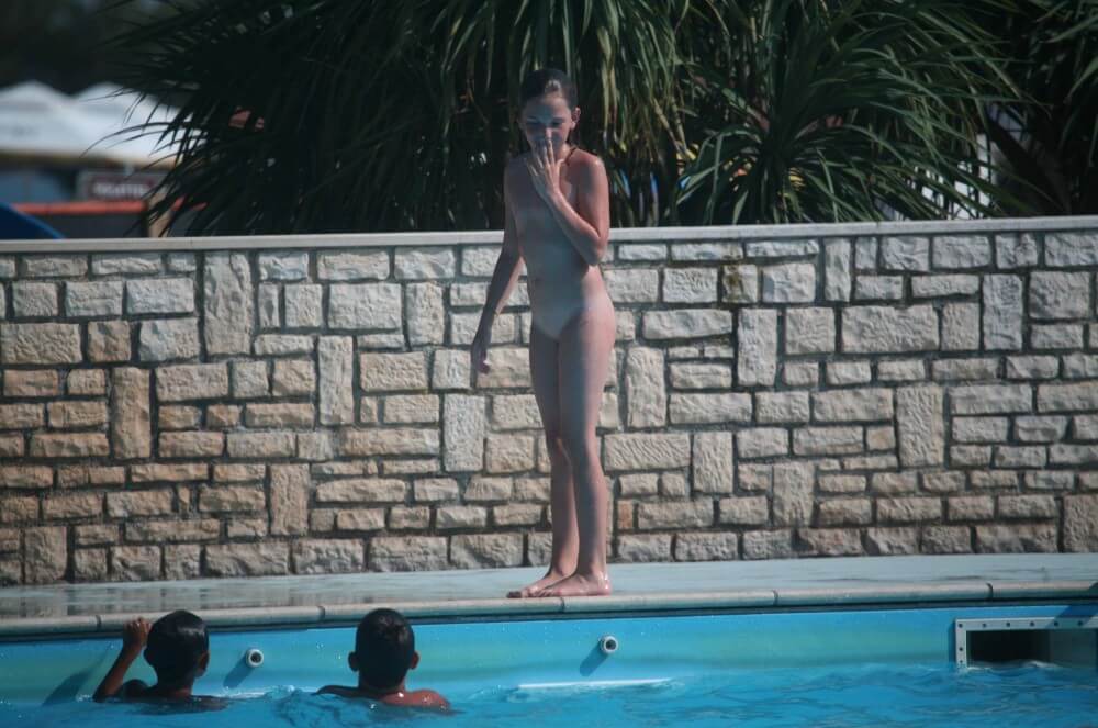 [OnnDL] Naturist Pool-Side Singles photos