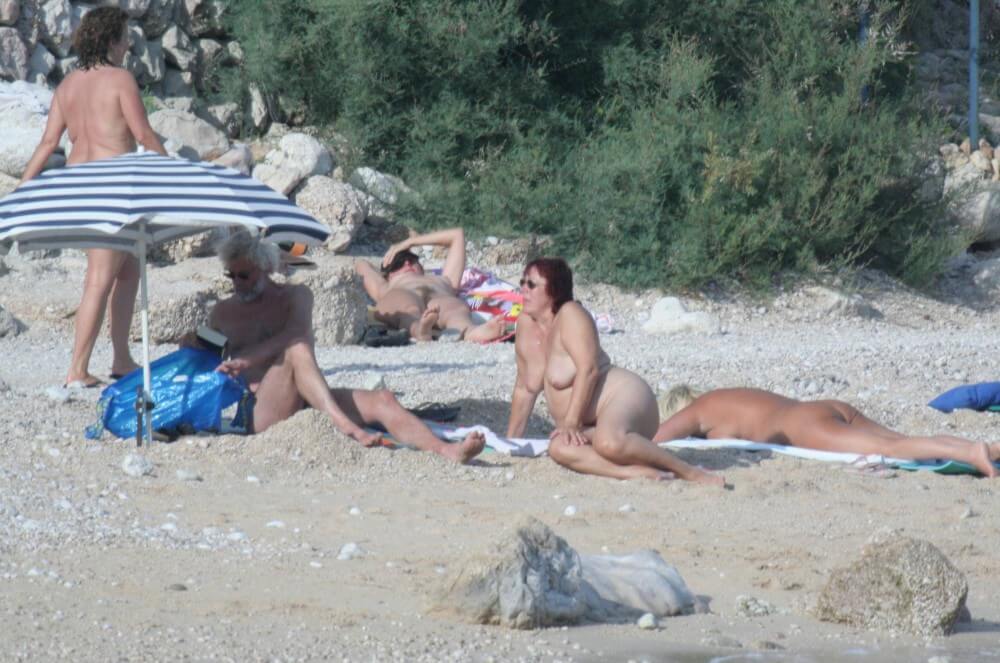 [OnnDL] Croatian Baska Beach pics