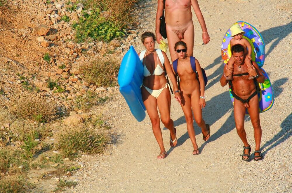 [OnnDL] Ula FKK Beach Entry Hills pics