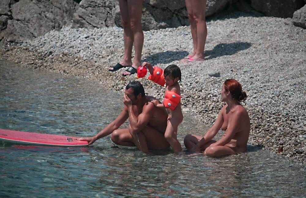 [OnnDL] Beach Nudist Family Shore Camp pics