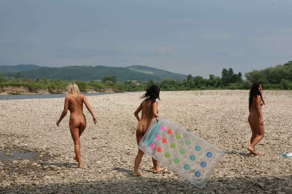 [OnnDL] Naturist Park Floating On River photos