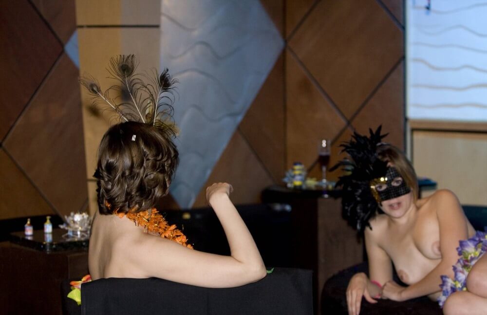 [OnnDL] Masquerade Lounging photos