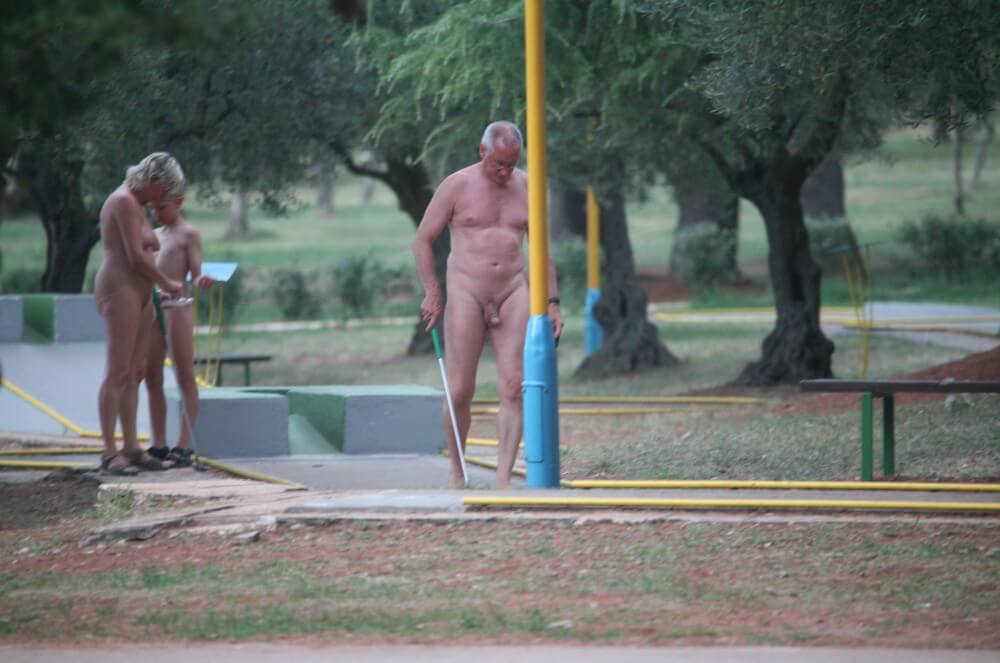 [OnnDL] Mini-Golf Nude Participants pics
