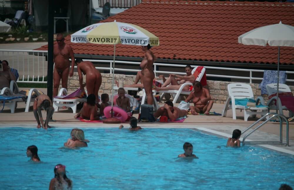 [OnnDL] Naturist Pool Observation pics