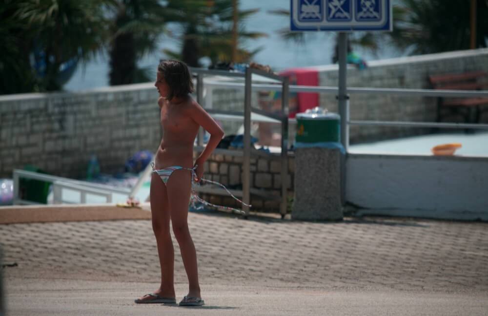 [OnnDL] Naturist Pool Walkaround pics