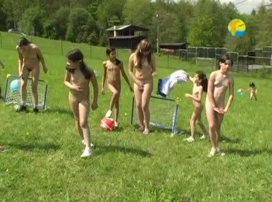 [OnnDL] Naturist Freedom: Slide in the Summer
