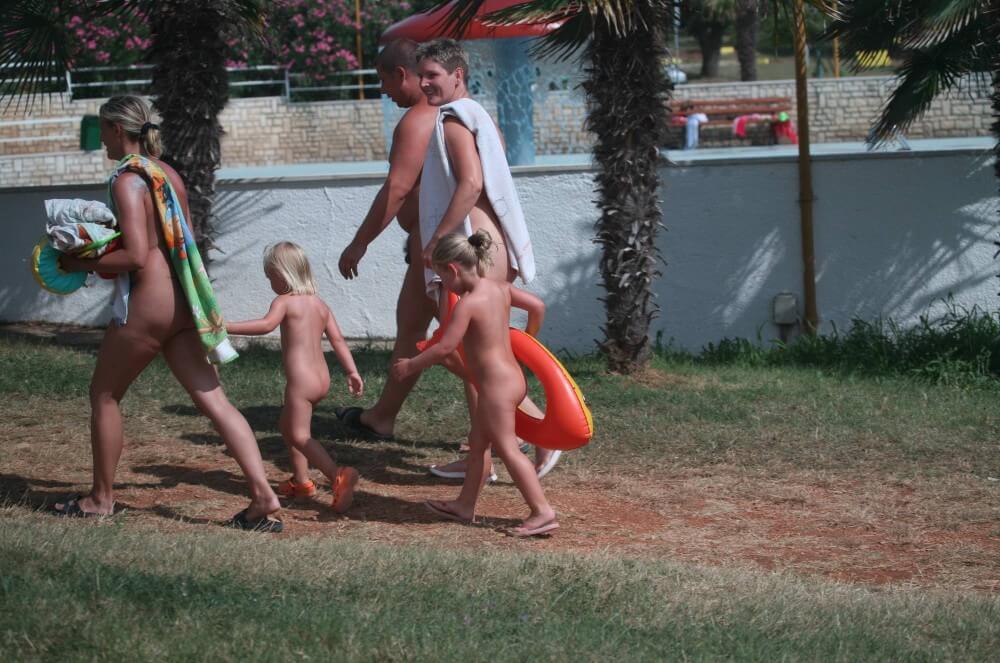 [OnnDL] Naturist Family Movement pics