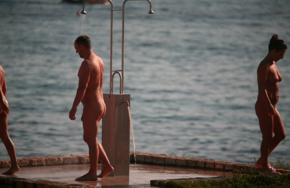 [OnnDL] Naturist Shower at Dusk pics