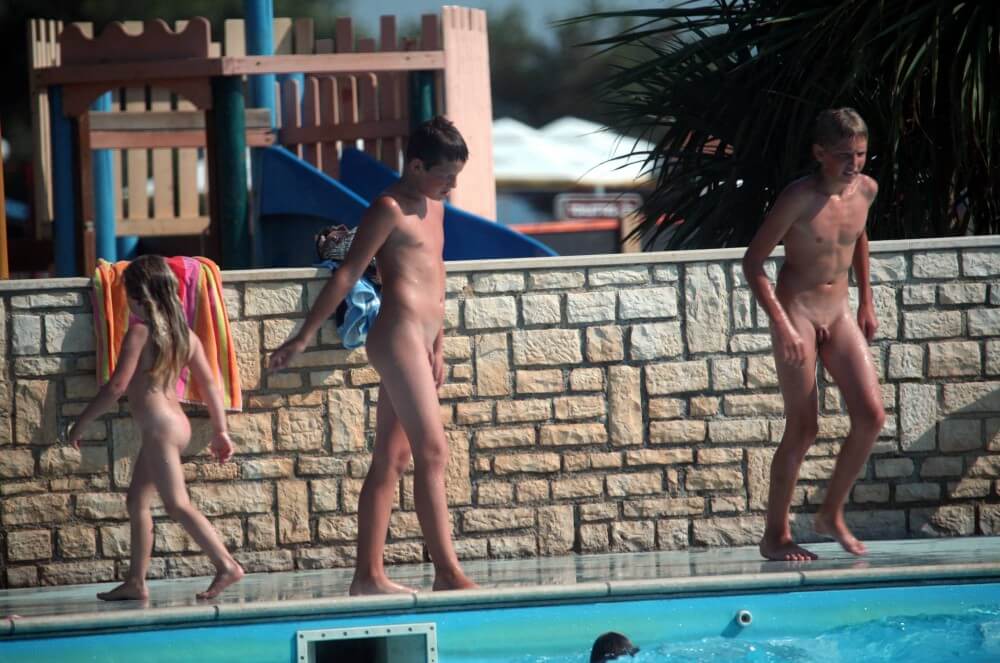 [OnnDL] Naturist Pool Assortment photos