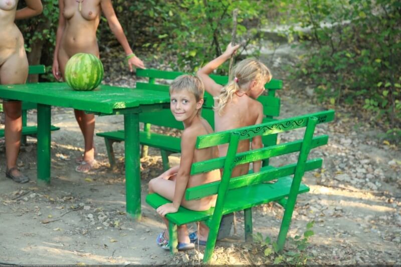 [OnnDL] Naturists green picnic photos