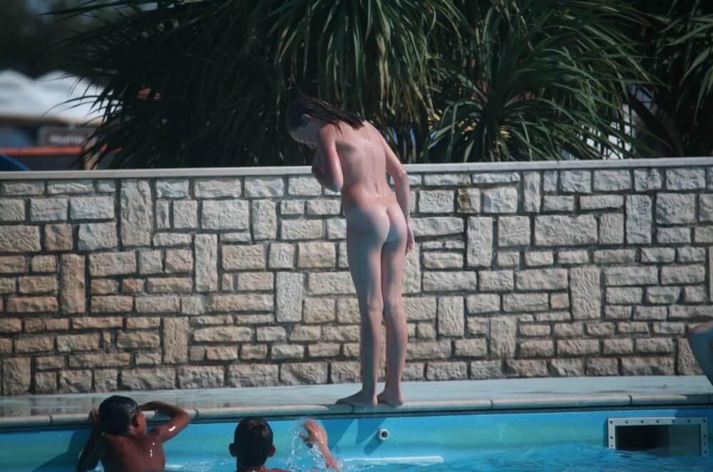 [OnnDL] Naturist Pool-Side Singles pics