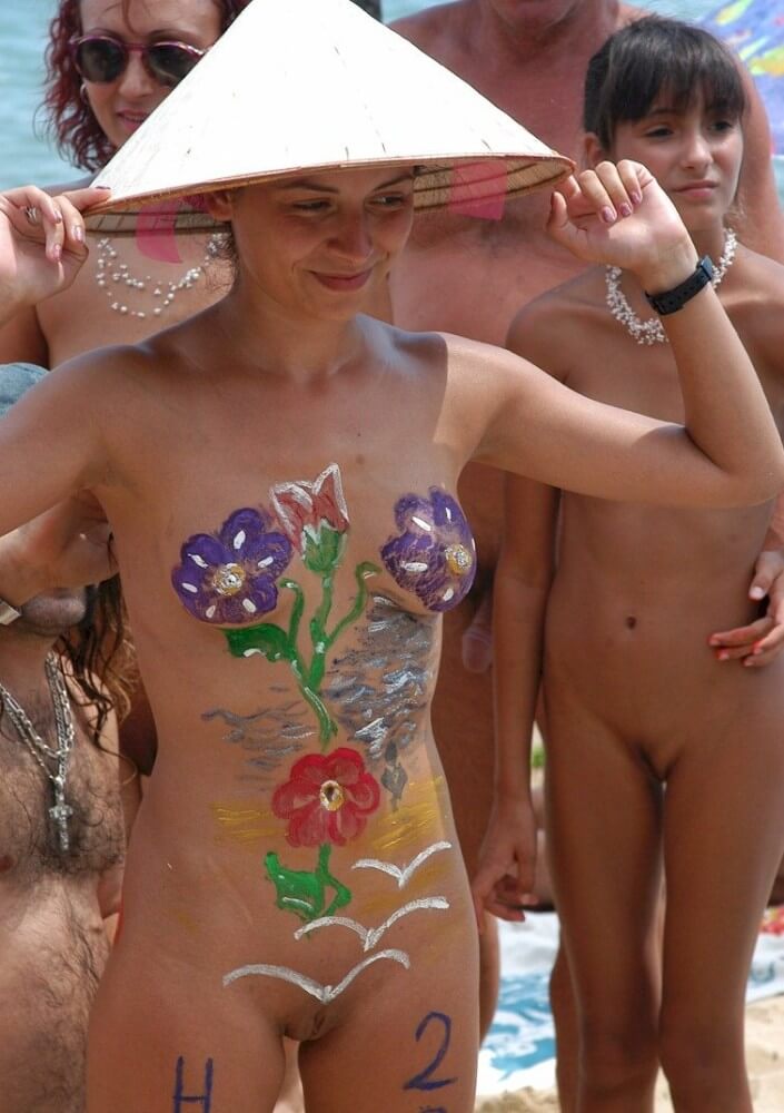 [OnnDL] Nudist gathering on the beach video